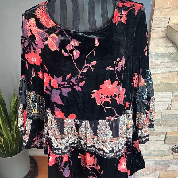 John Mark Velvet Burnout Sheer Bell Sleeve Top Hippie Boho Floral Black Pink M - Picture 3 of 9